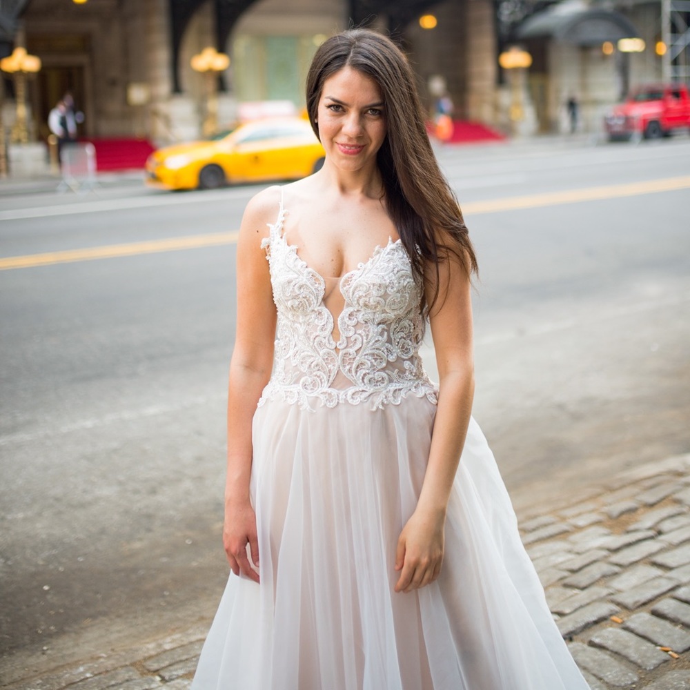 Wedding Dress- New without tags- Size 4 - Picture 1 of 8